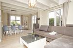 Wohnzimmer - Haus: Terrasse, Balkon, eigene Sauna, Sauna - und Schwimmbadnutzung - Top-Hundeurlaub