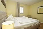 Schlafzimmer - FeWo 08: Balkon, Sauna, Schwimmbad - Top-Hundeurlaub