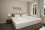 Schlafzimmer - FeWo1: Balkon,Sauna,Schwimmbad - Top-Hundeurlaub