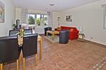Wohnzimmer - FeWo02: Balkon, Sauna, Schwimmbad - Top-Hundeurlaub