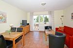 Wohnzimmer - FeWo02: Balkon, Sauna, Schwimmbad - Top-Hundeurlaub