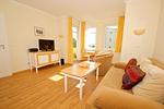 Wohnzimmer - FeWo44: Terrasse, Sauna, Schwimmbad - Top-Hundeurlaub