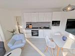 Küche / Küchenzeile - FeWo 05 MEERhafen: Terrasse - Top-Hundeurlaub