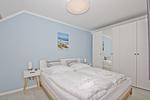 Schlafzimmer - FeWo 13 MEERstrand: Schwimmbadnutzung - Top-Hundeurlaub
