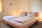 Schlafzimmer - Roter Erik App. 1, EG re - Top-Hundeurlaub