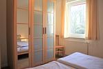 Schlafzimmer - Roter Erik App. 1, EG re - Top-Hundeurlaub
