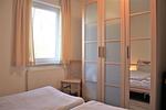 Schlafzimmer - Roter Erik App. 2, EG li - Top-Hundeurlaub