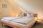 Schlafzimmer - Roter Erik App. 4, DG re - Top-Hundeurlaub