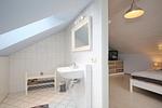 Gäste-WC mit Waschbecken - Haus 32c - Top-Hundeurlaub