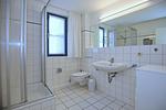Duschbad mit Fenster - Wohnung 15-1 - Top-Hundeurlaub