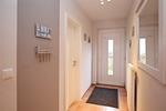 Flur mit Blick zur Eingangstür - Wohnung 1 - Top-Hundeurlaub