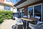 Terrasse mit Blick zum Strandkorb - Wohnung 1 - Top-Hundeurlaub