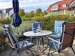 Terrasse mit Gartenmöbeln und Sonnenschirm - Wohnung 7 - Top-Hundeurlaub