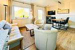 Wohnzimmer mit Blick zur Terrasse - Haus 37a - Top-Hundeurlaub