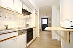 Küchenzeile mit Blick zum Flur - Wohnung 18-3 - Top-Hundeurlaub