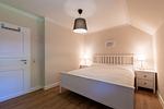 erstes Schlafzimmer mit Doppelbett - Wohnung 01 - Top-Hundeurlaub