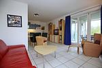Blick vom Wohnbereich zum Essbereich mit Küche - Wohnung 44 - Top-Hundeurlaub