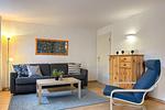 Wohnbereich mit Schlafsofa und Sessel - Souterrain Wohnung 07 - Top-Hundeurlaub