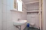 Badezimmer mit WC und Waschbecken - Souterrain Wohnung 07 - Top-Hundeurlaub