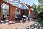 Terrasse mit Gartenmöbeln und Markise - Haus 26b - Top-Hundeurlaub