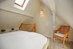 zweites Schlafzimmer mit Doppelbett im Dachgeschoss - Wohnung 06 - Top-Hundeurlaub