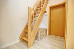 Flur mit Treppe ins DG - Wohnung 06 - Top-Hundeurlaub