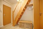 Flur mit Treppe ins DG - Wohnung 06 - Top-Hundeurlaub