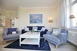 Wohnzimmer mit Schlafcouch und Sesseln - Wohnung 01 - Top-Hundeurlaub