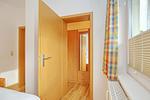 2. Schlafzimmer mit Kleiderschrank - Wohnung 03 - Top-Hundeurlaub