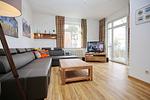 Wohnzimmer mit Blick zur Balkontür - Wohnung 03 - Top-Hundeurlaub