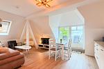 Wohnzimmer mit Essbereich und Küche - Wohnung 05 - Top-Hundeurlaub
