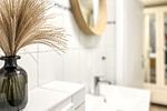 Badezimmer mit Blick zum Kleiderschrank - Souterrain Wohnung 08 - Top-Hundeurlaub