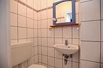 Gäste-WC mit Waschbecken - Wohnung 122 - Top-Hundeurlaub