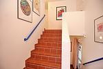 Flur mit Blick in die obere Etage - Wohnung 122 - Top-Hundeurlaub
