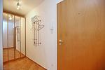 Flur mit Garderobe und Spiegelschrank - Wohnung 05 - Top-Hundeurlaub