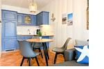 Wohnzimmer mit Blick zur Küchenzeile - Wohnung 05 - Top-Hundeurlaub