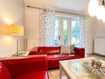 Wohnzimmer mit Blick zum Sofa - Wohnung 02 - Top-Hundeurlaub