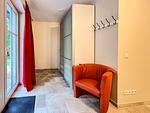2. Schlafzimmer mit Kleiderschrank und Sessel - Wohnung 02 - Top-Hundeurlaub
