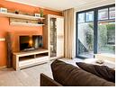 Wohnzimmer mit Blick zur Terrasse - Wohnung 09-3 - Top-Hundeurlaub