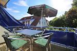 Balkon mit Gartenmöbeln - Wohnung 05-8 - Top-Hundeurlaub