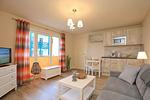 Wohnzimmer mit Blick zum Essbereich - Wohnung 02 - Top-Hundeurlaub