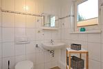 Duschbad mit WC und Waschbecken - Wohnung 03 - Top-Hundeurlaub
