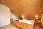 2. Schlafzimmer mit Doppelbett und Kinderbett - Haus 25d - Top-Hundeurlaub