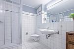 Badezimmer mit Dusche und WC - Wohnung 01-3 - Top-Hundeurlaub