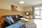Wohnzimmer mit Blick zur Terrasse - Reethaus 20b - Top-Hundeurlaub