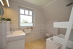 Badezimmer im Obergeschoss - Reethaus 18b - Huus Berti - Top-Hundeurlaub