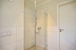 Duschbad mit Duschkabine - Reethaus 18b - Huus Berti - Top-Hundeurlaub