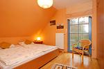 Schlafzimmer mit Doppelbett - Doppelhaushälfte 12a - Steuerrad - Top-Hundeurlaub