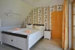 Schlafzimmer mit Doppelbett - Wohnung 1.6 - Freesenblick - Top-Hundeurlaub