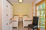 Schlafzimmer mit zwei Einzelbetten - Wohnung 1.6 - Freesenblick - Top-Hundeurlaub